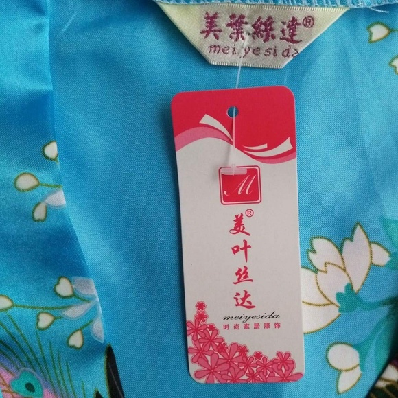 MEI YESIDA  Sky Blue Silk Satin Kimono - Picture 4 of 5